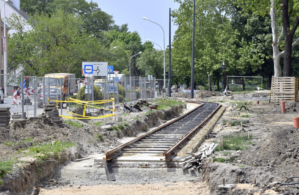 Épül A Szeged Hódmezõvásárhely Közötti Tram Train Villa